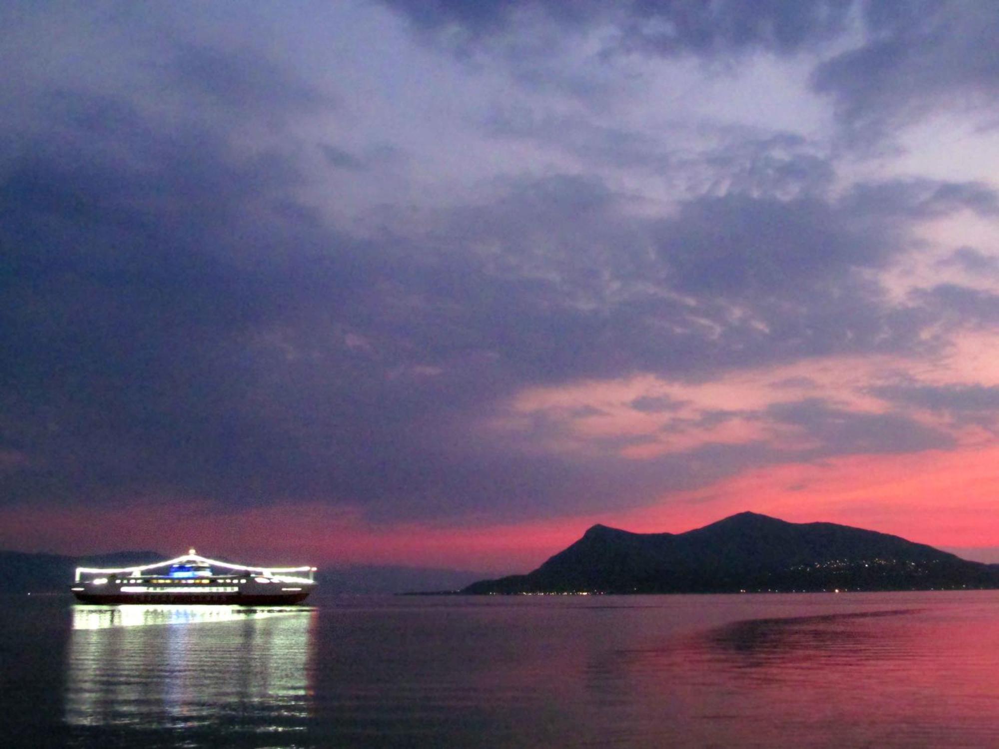Thalassa Hotel Lutrá Edipszú Kültér fotó